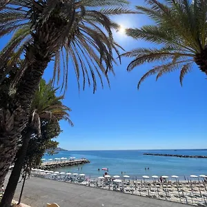 Appartamento Da Mariella - Vacanze Con Terrazzo In Centro, Sanremo